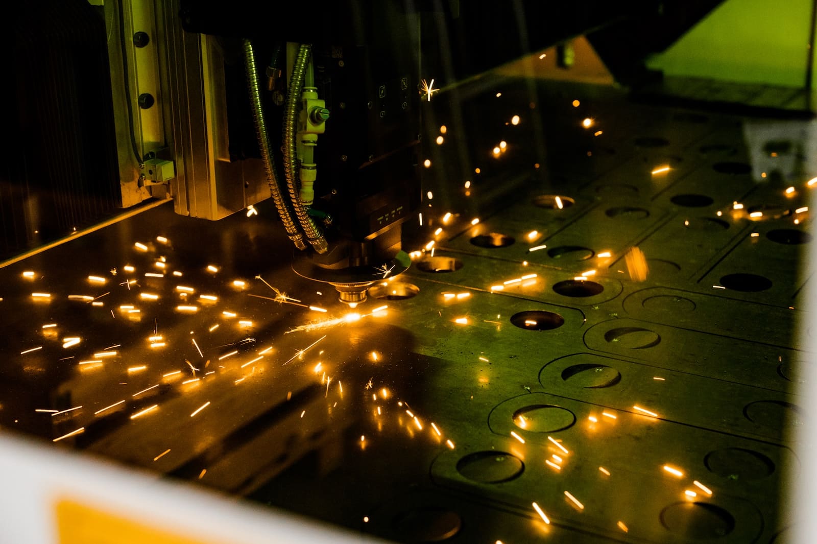 proces cięcia laserowego