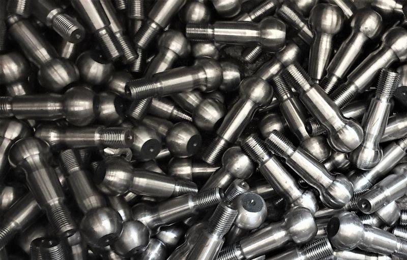 Elementy metalowe powstałe w procesie - toczenie wzdłużne