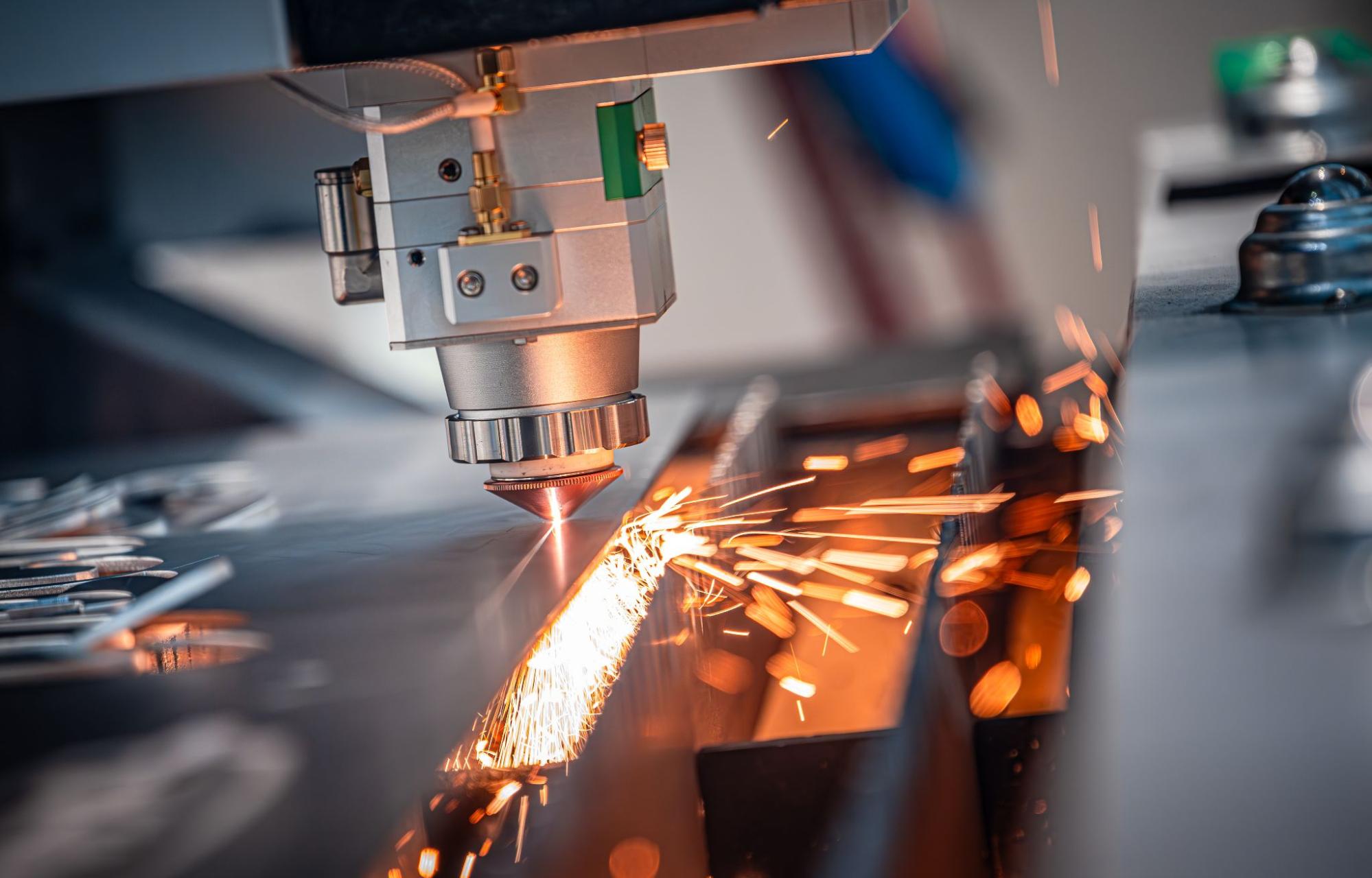 przemysłowe wycinanie metalowych elementów laserem CNC